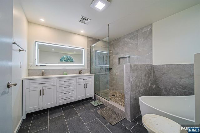 570 Grandview Terrace, Leonia, NJ 07605