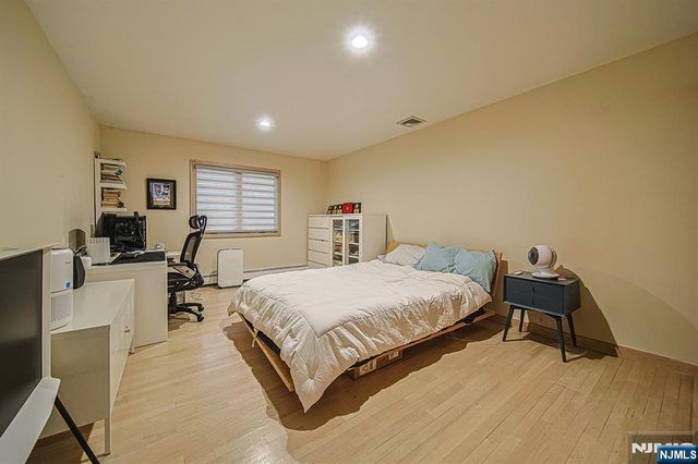 570 Grandview Terrace, Leonia, NJ 07605