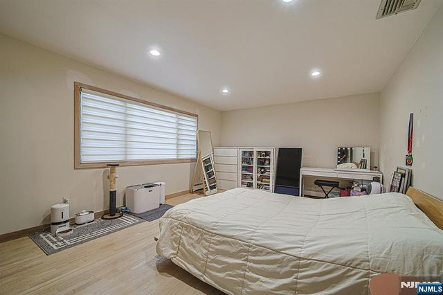 570 Grandview Terrace, Leonia, NJ 07605