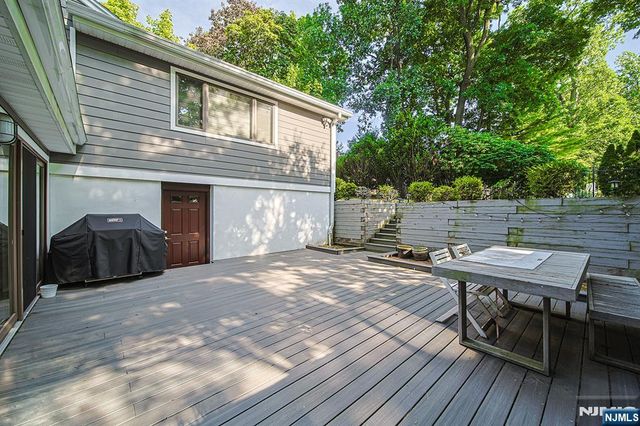 570 Grandview Terrace, Leonia, NJ 07605