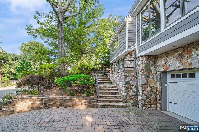 570 Grandview Terrace, Leonia, NJ 07605