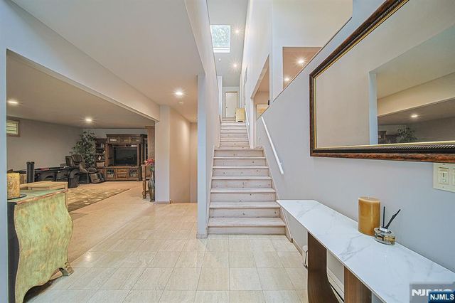 570 Grandview Terrace, Leonia, NJ 07605