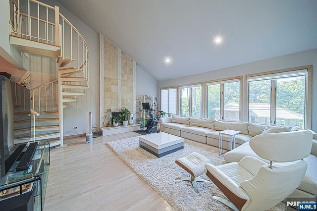 570 Grandview Terrace, Leonia, NJ 07605