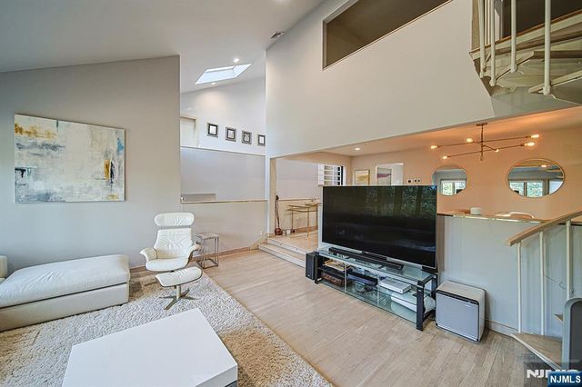 570 Grandview Terrace, Leonia, NJ 07605