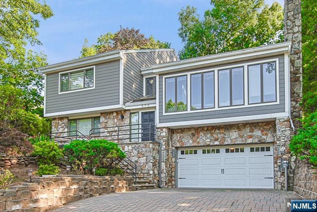 570 Grandview Terrace, Leonia, NJ 07605
