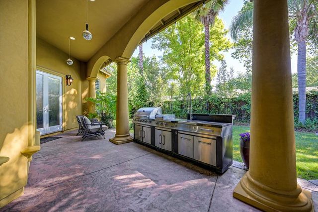 3430 Nadine St, Carmichael, CA 95608