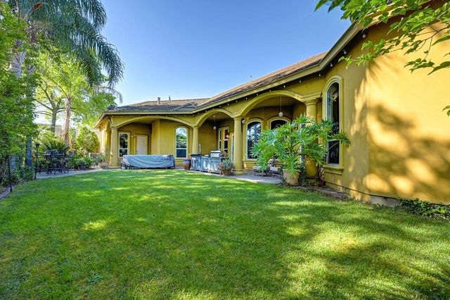 3430 Nadine St, Carmichael, CA 95608