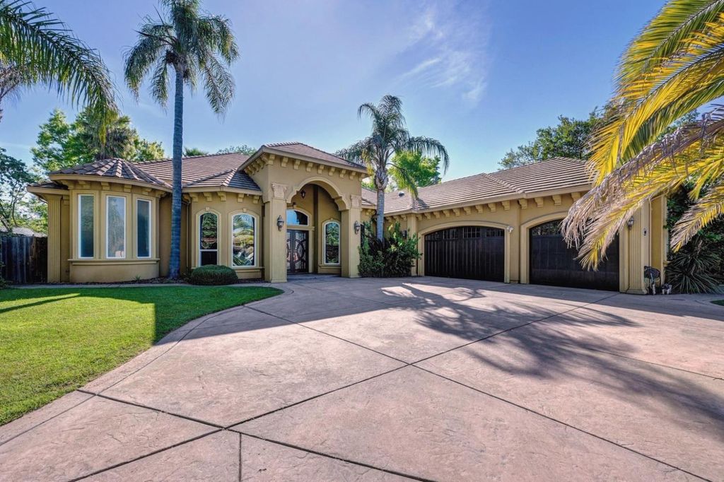 3430 Nadine St, Carmichael, CA 95608