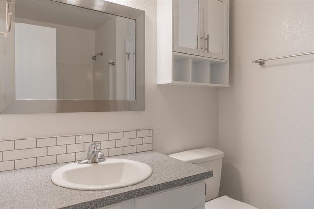 2404 Hunting Horse Trail, Norman, OK 73071
