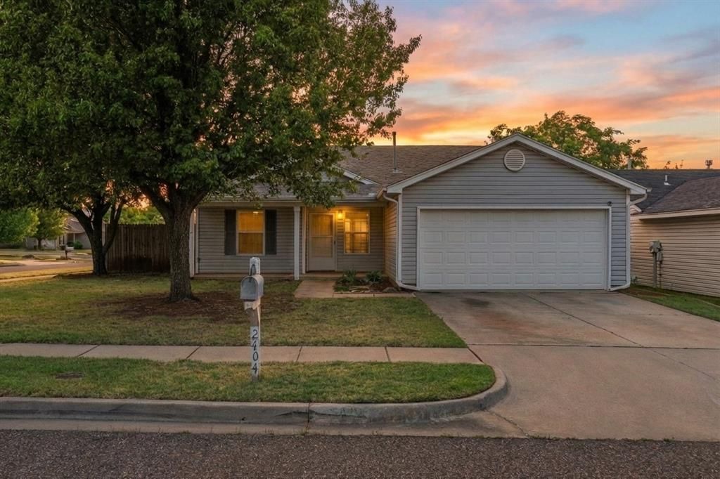 2404 Hunting Horse Trail, Norman, OK 73071