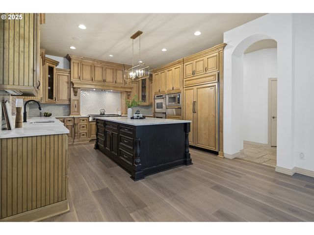 1006 Se 199TH Pl, Camas, WA 98607