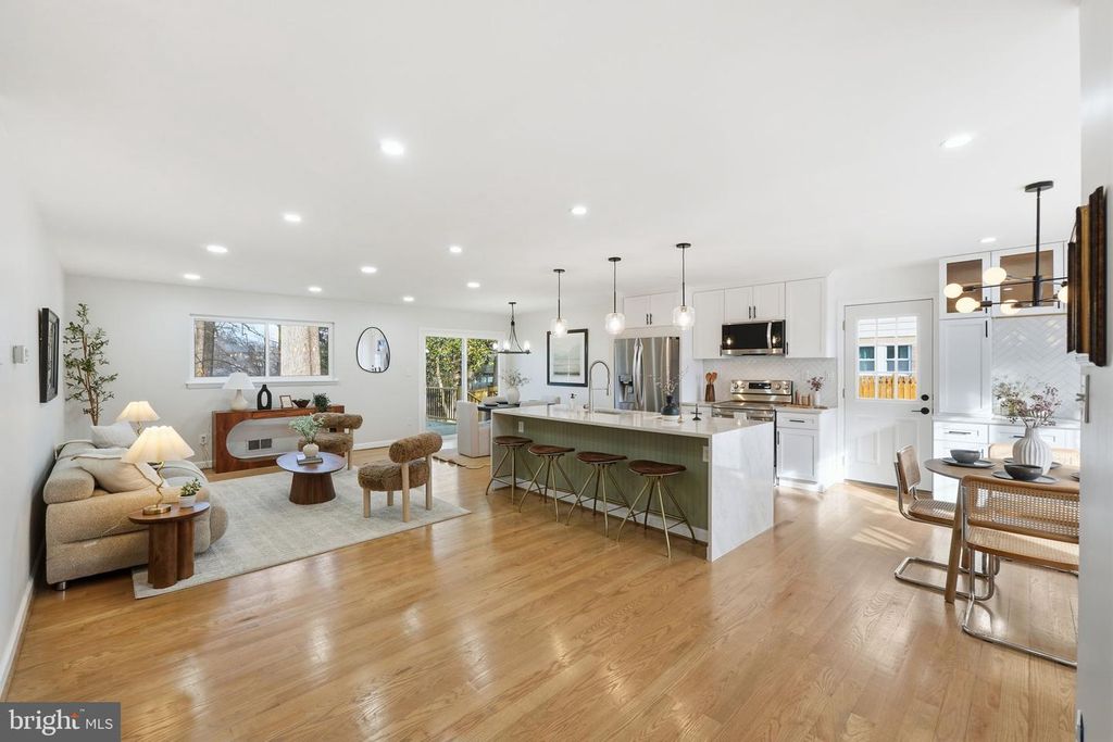 Image 1 of property listing at 14109 BAUER DR, Rockville, MD 20853