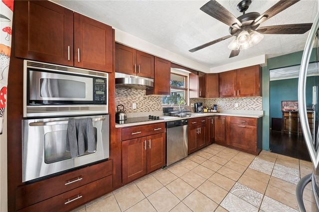 30 Clay Pike, North Huntingdon, PA 15642