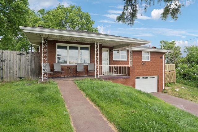 30 Clay Pike, North Huntingdon, PA 15642