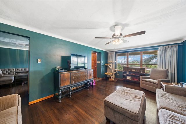 30 Clay Pike, North Huntingdon, PA 15642
