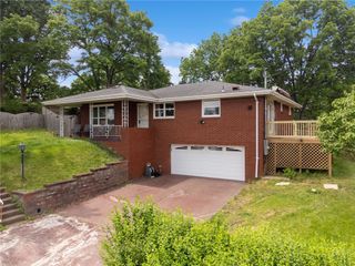 30 Clay Pike, North Huntingdon, PA 15642
