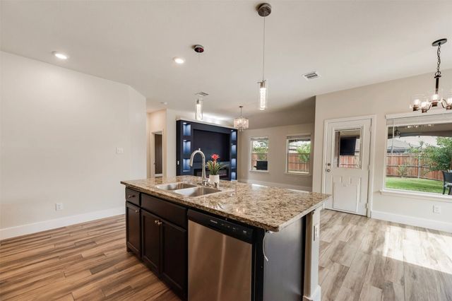 925 Walls Boulevard, Crowley, TX 76036