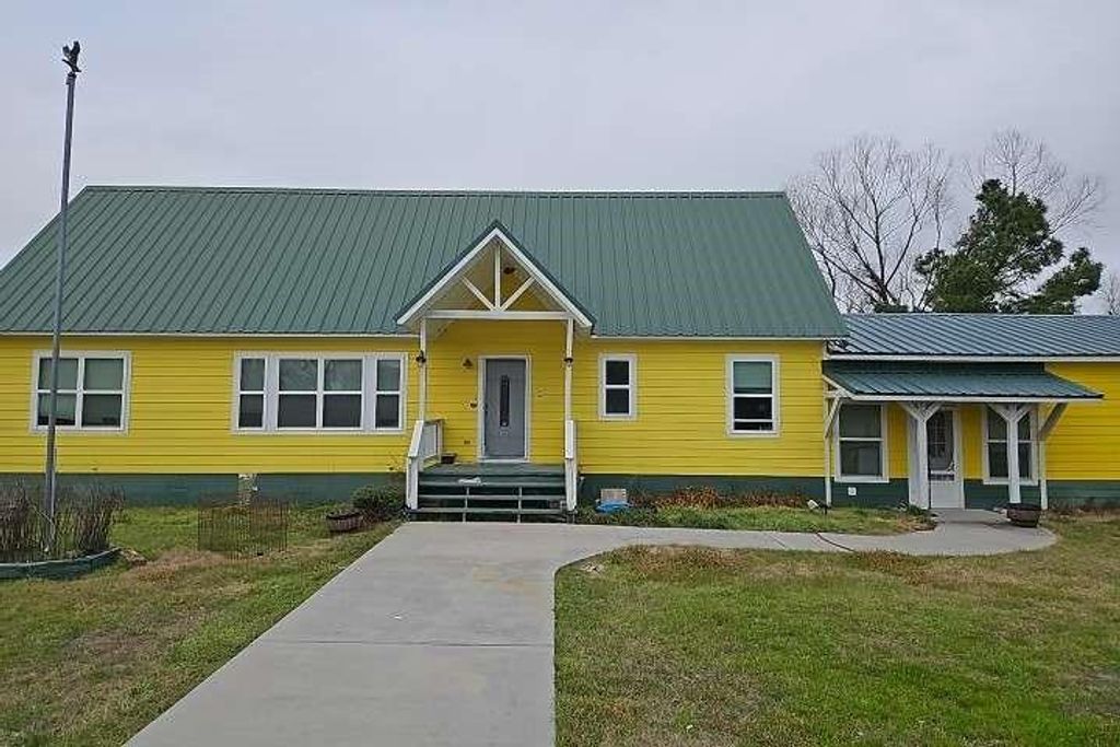 2 Birdwell Road, Bedias, TX 77831