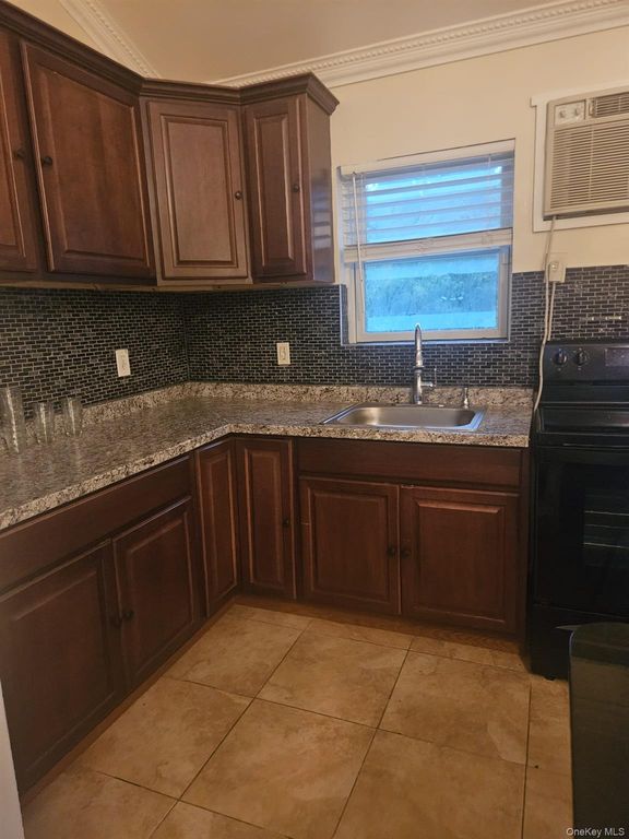 47 W Lakeland Street 2, Babylon, NY 11706