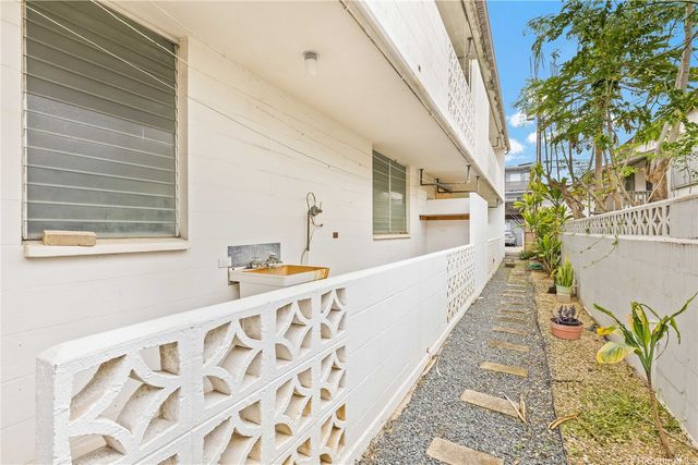 910 Factory Street, Honolulu, HI 96819