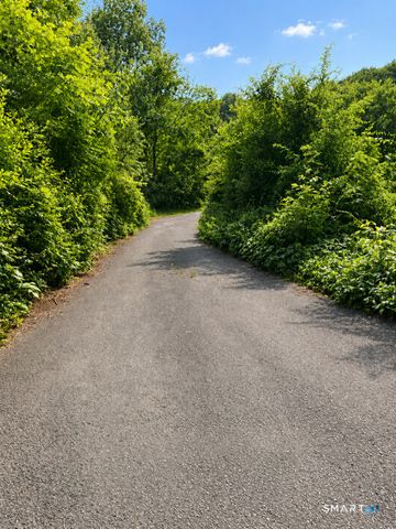 1080 Hoop Pole Road, Guilford, CT 06437