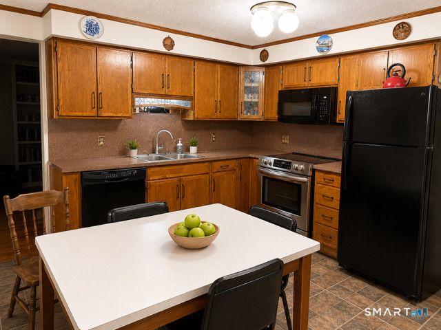 1080 Hoop Pole Road, Guilford, CT 06437
