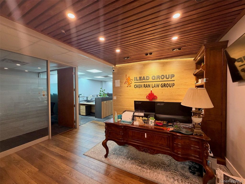 136-20 38th Avenue 9J-4, Flushing, NY 11354 — exterior