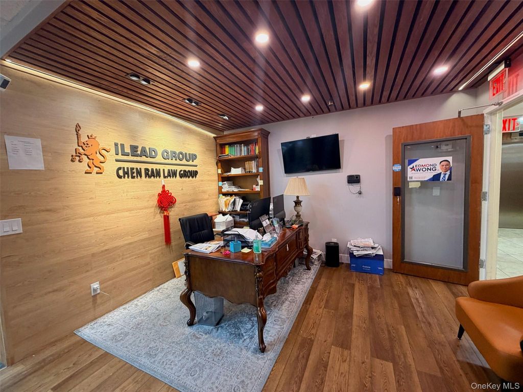 136-20 38th Avenue 9J-4, Flushing, NY 11354 — photo 2