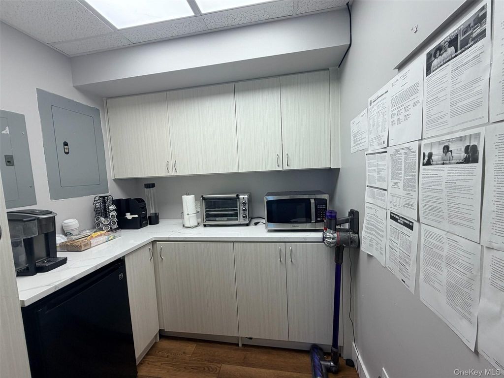 136-20 38th Avenue 9J-4, Flushing, NY 11354 — photo 4
