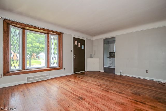 262 E 323rd Street, Willowick, OH 44095