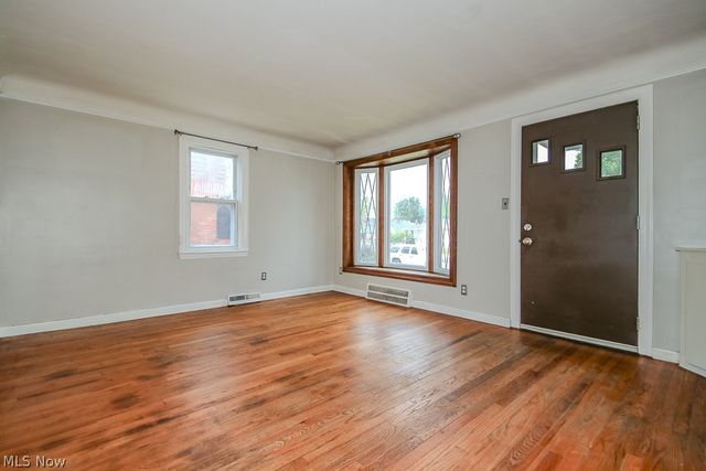 262 E 323rd Street, Willowick, OH 44095