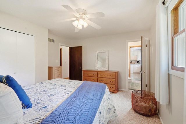 S55W23639 Hickory Ridge DRIVE, Waukesha, WI 53189