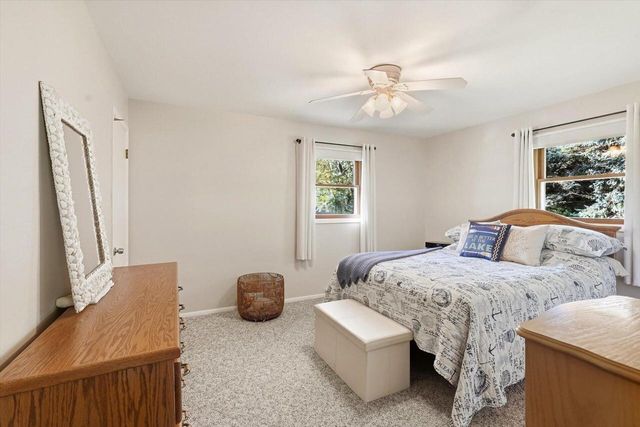 S55W23639 Hickory Ridge DRIVE, Waukesha, WI 53189