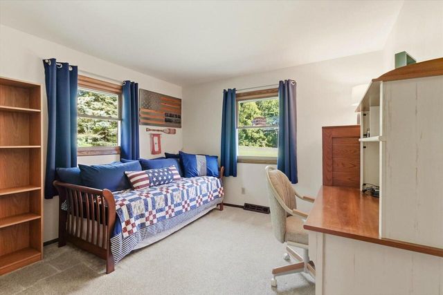 S55W23639 Hickory Ridge DRIVE, Waukesha, WI 53189