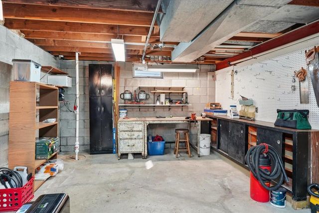 S55W23639 Hickory Ridge DRIVE, Waukesha, WI 53189