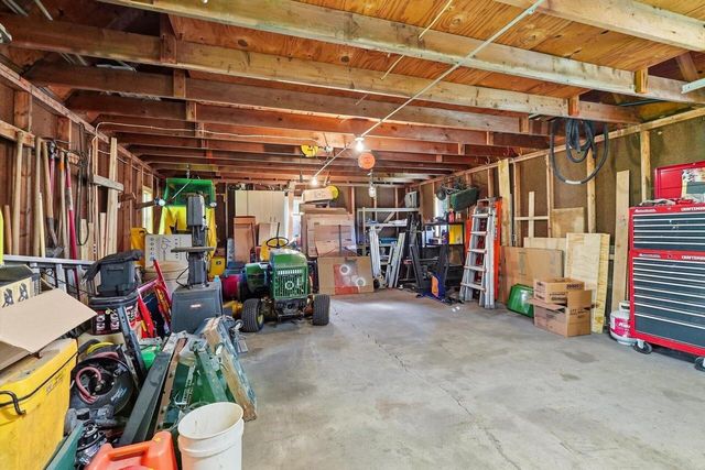 S55W23639 Hickory Ridge DRIVE, Waukesha, WI 53189