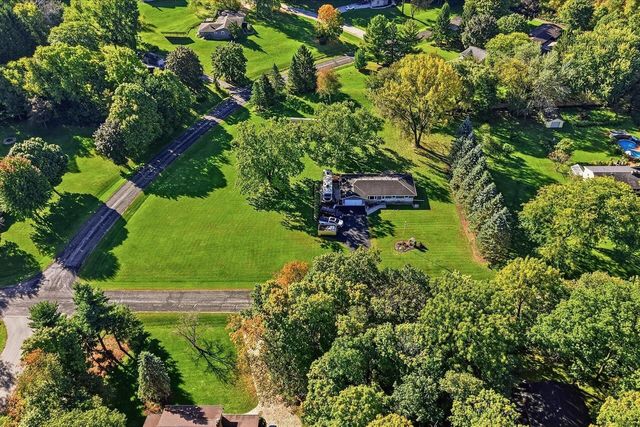 S55W23639 Hickory Ridge DRIVE, Waukesha, WI 53189