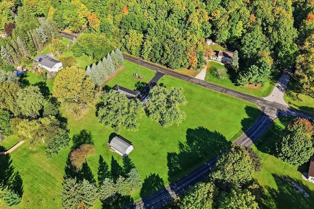 S55W23639 Hickory Ridge DRIVE, Waukesha, WI 53189