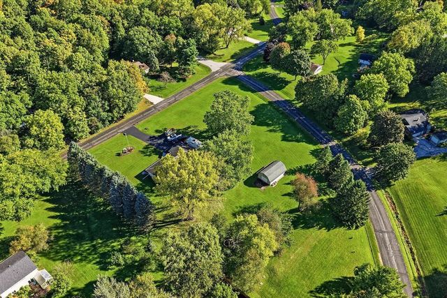 S55W23639 Hickory Ridge DRIVE, Waukesha, WI 53189