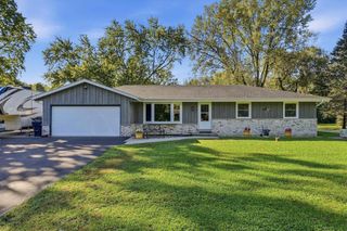 S55W23639 Hickory Ridge DRIVE, Waukesha, WI 53189