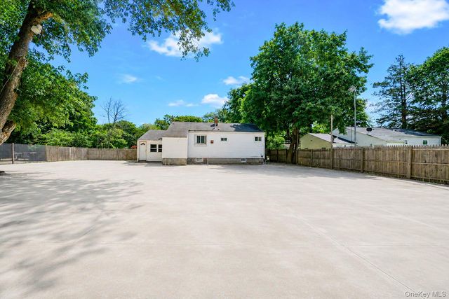 948 Walker Street, Bellport, NY 11713