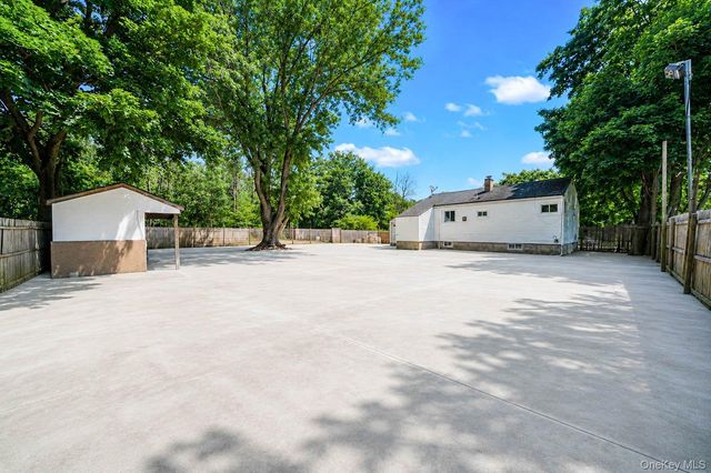948 Walker Street, Bellport, NY 11713
