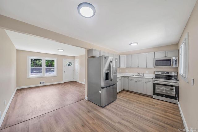 948 Walker Street, Bellport, NY 11713