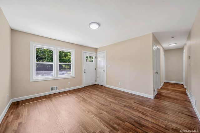948 Walker Street, Bellport, NY 11713