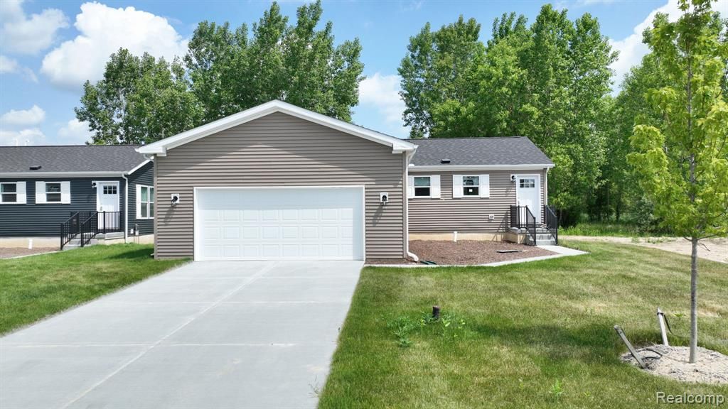 4420 Maple Leaf Trail, Flint, MI 48506
