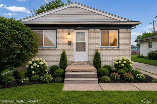 19861 Vermander Avenue, Clinton Township, MI 48035