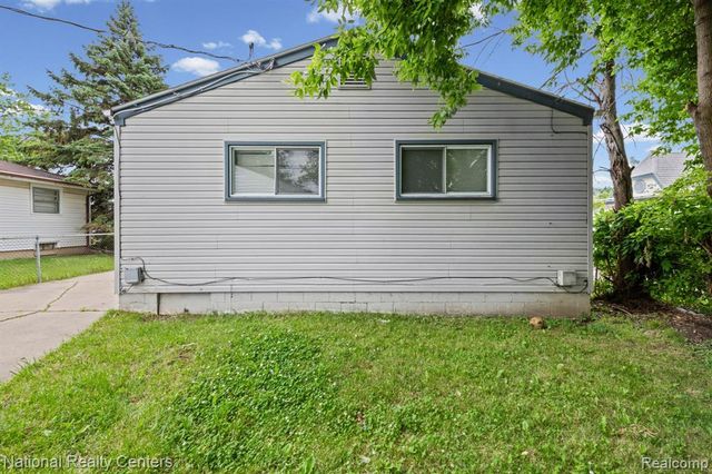 19861 Vermander Avenue, Clinton Township, MI 48035