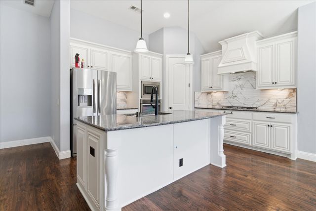 2324 Lynbridge Circle, Plano, TX 75025