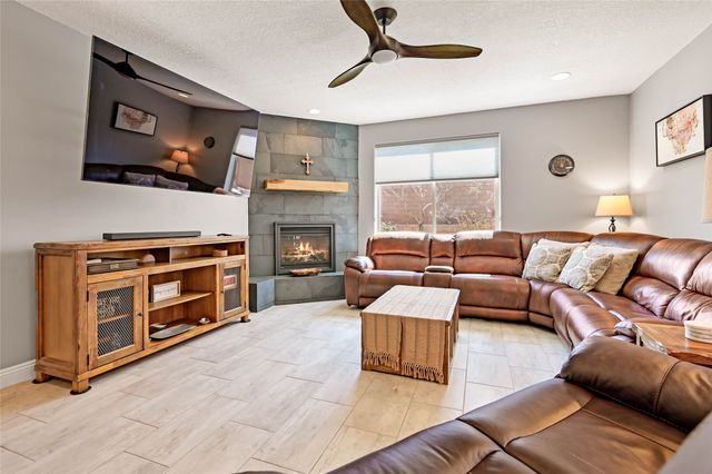 4142 Las Brisas, Santa Fe, NM 87507