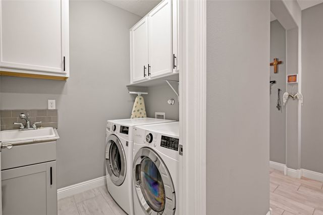 4142 Las Brisas, Santa Fe, NM 87507